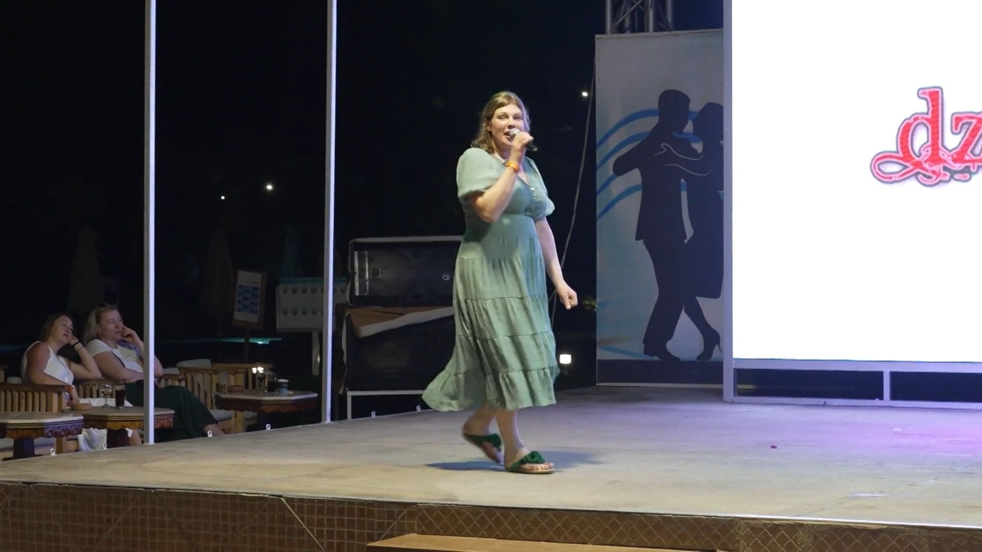 Magone un Ilva ar "Dzērvenīti" uzkurina Ēģiptes kūrorta publiku