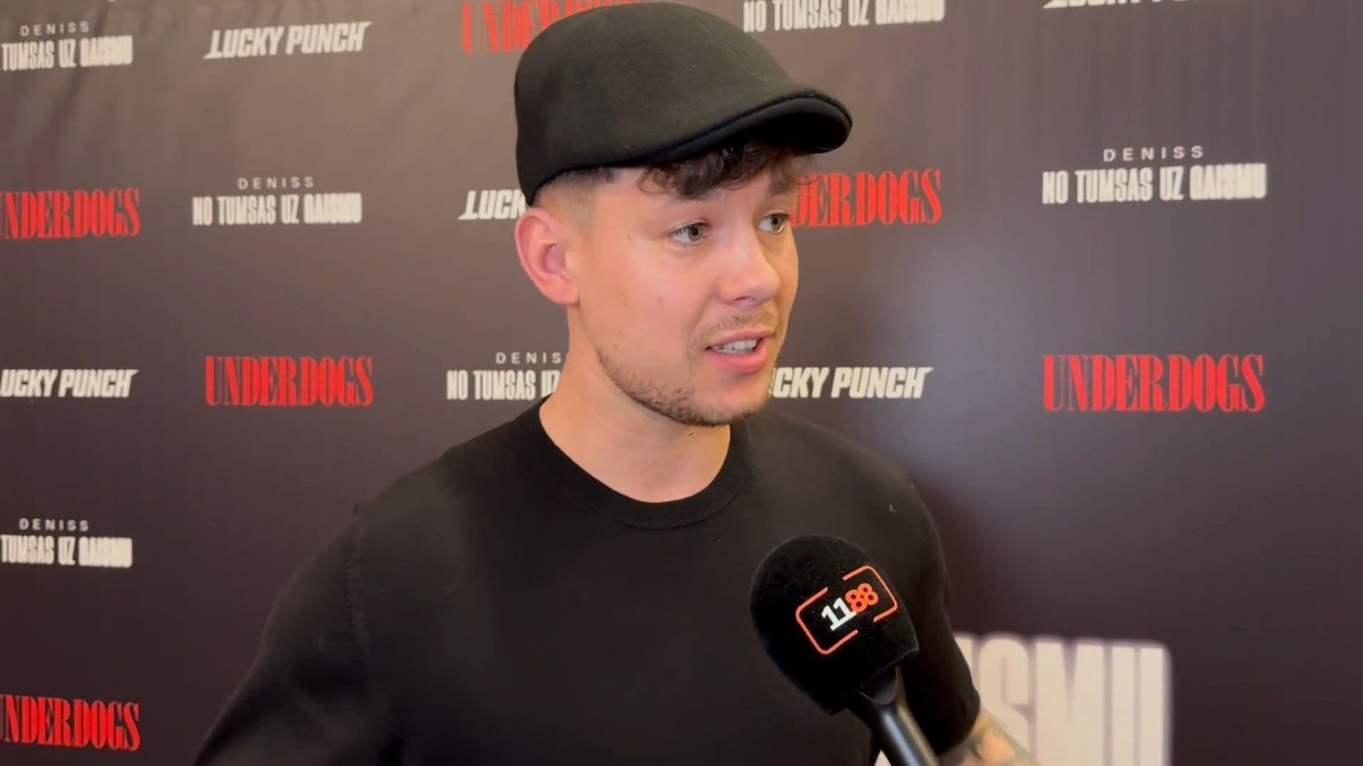 Reperis Deniss atklāti par savu dzīvesstāstu filmā "No tumsas uz gaismu"