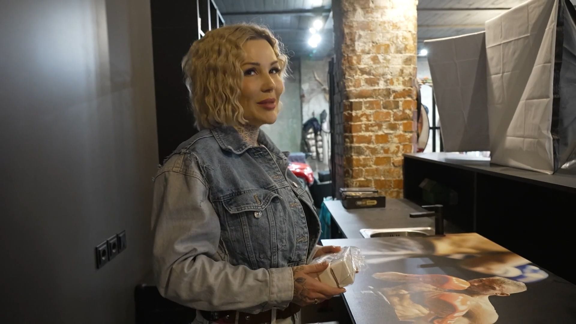 "Sieva grib, lai viss būtu estētiski!" Jesica Zundovska strikti iesaistās bāra tapšanas procesā