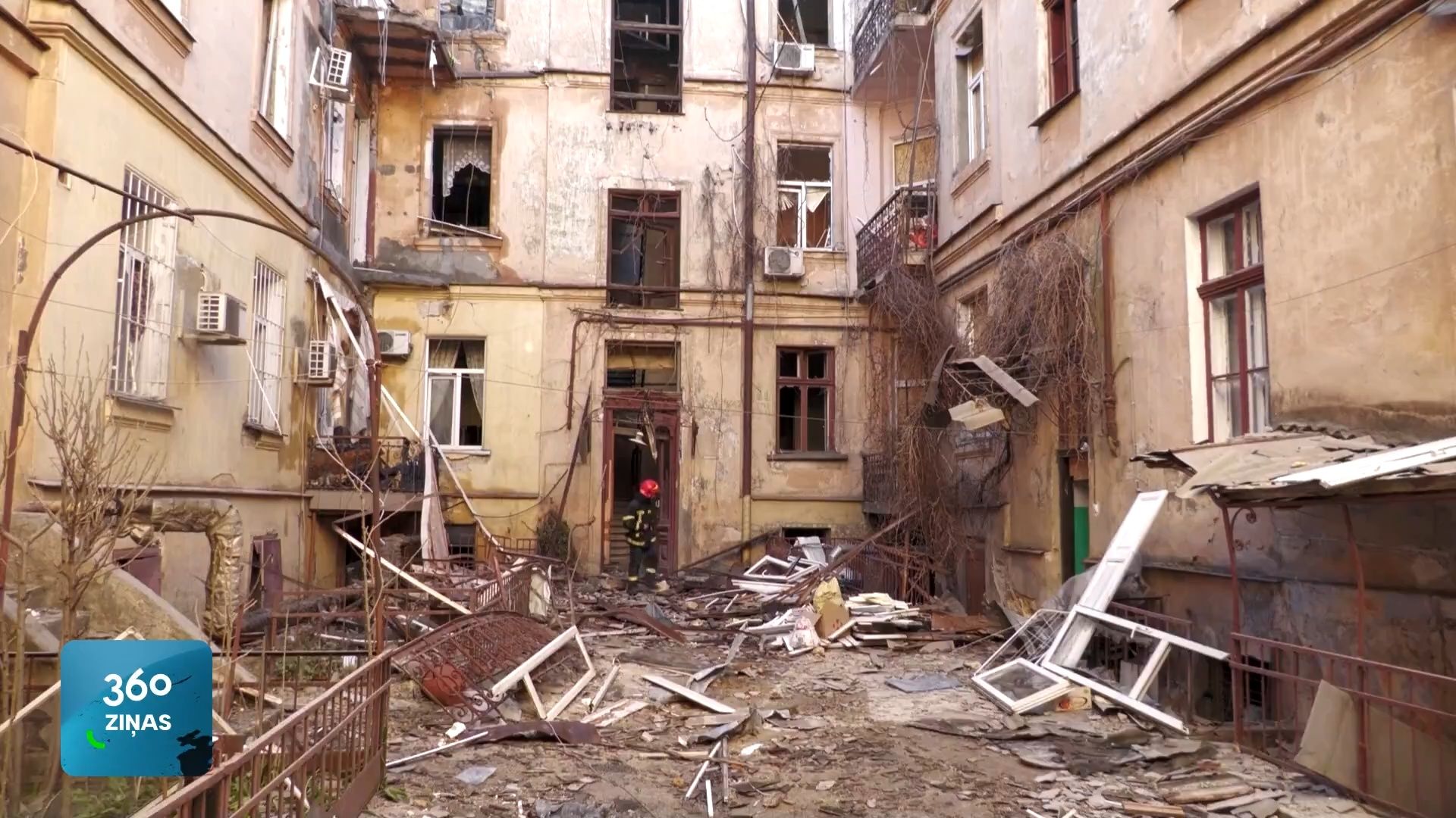 Krievija naktī terorizējusi Odesas iedzīvotājus, Ukraina turpina uzbrukumus krievu naftas rūpnīcām