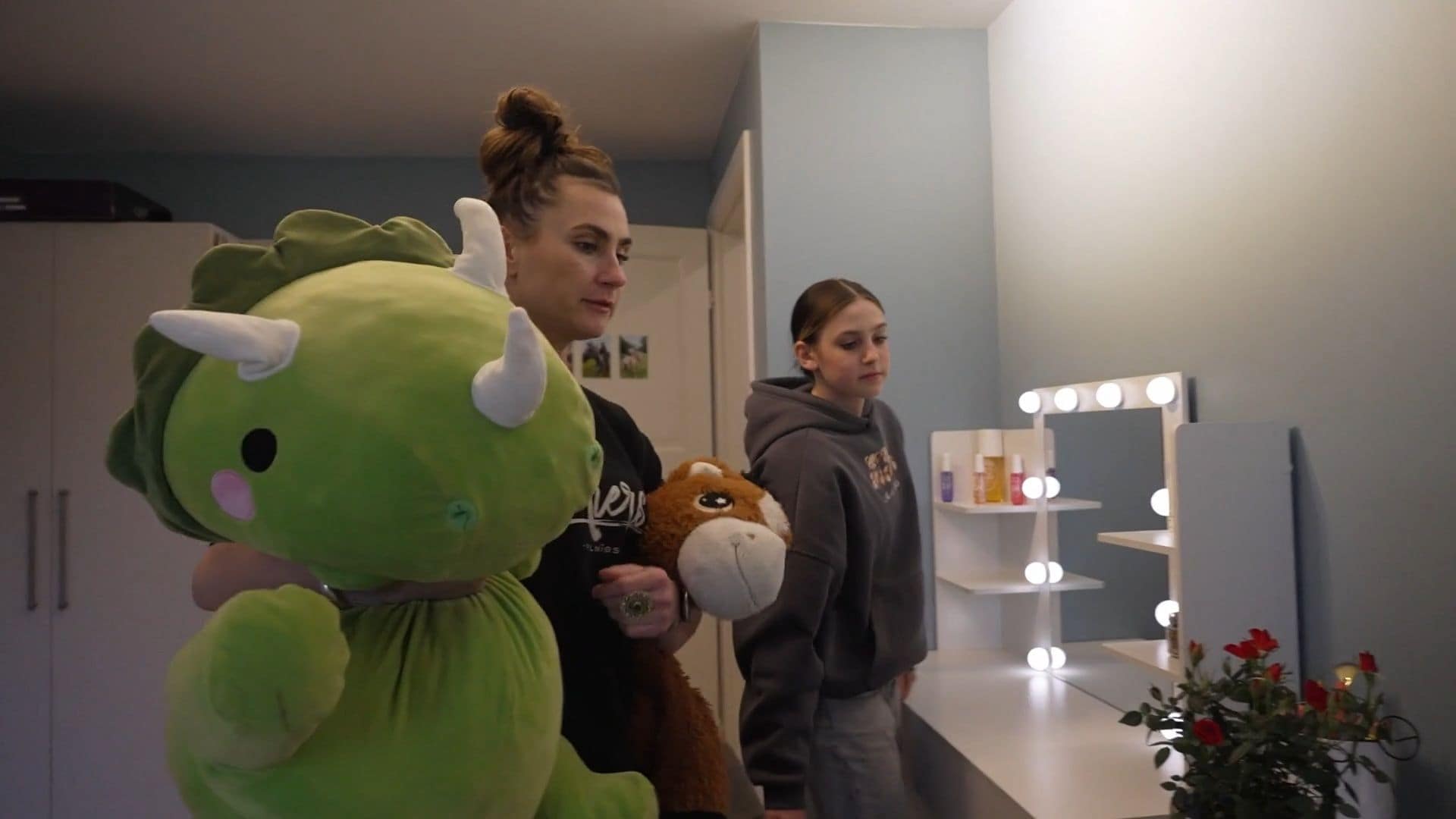 "Sabojās manā istabā kārtību!" Anna Valtere neapmierināta ar mammas labiekārtojumiem