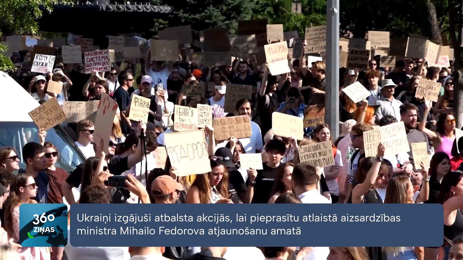 Ukraiņi izgājuši ielās, pieprasot atlaistā aizsardzības ministra Fedorova atjaunošanu amatā
