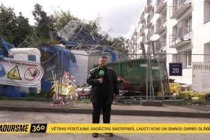 Vētras postījumi: sagāztas sastatnes, lauzti koki un smags darbs glābējiem