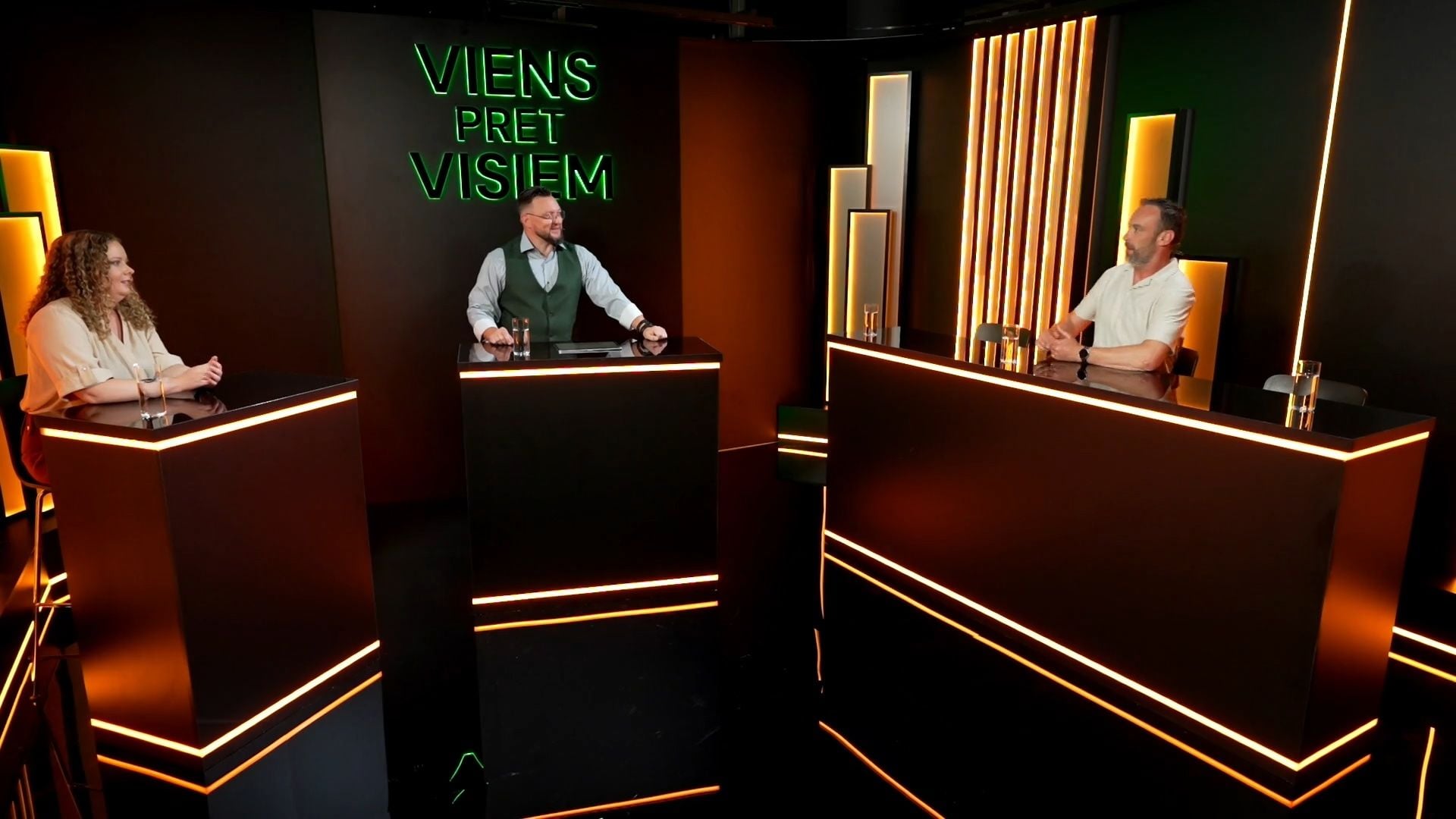 Viens pret visiem