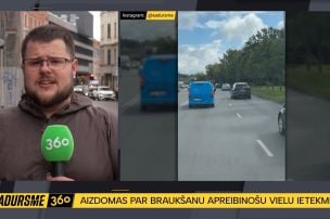 Vadītāja nespēj noturēties joslā un notriec ceļa zīmi – aculieciniekiem rodas aizdomas par reibumu