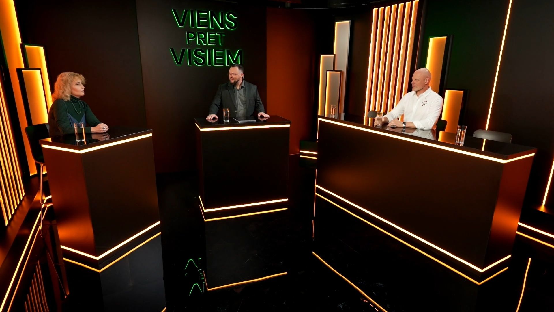 Viens pret visiem