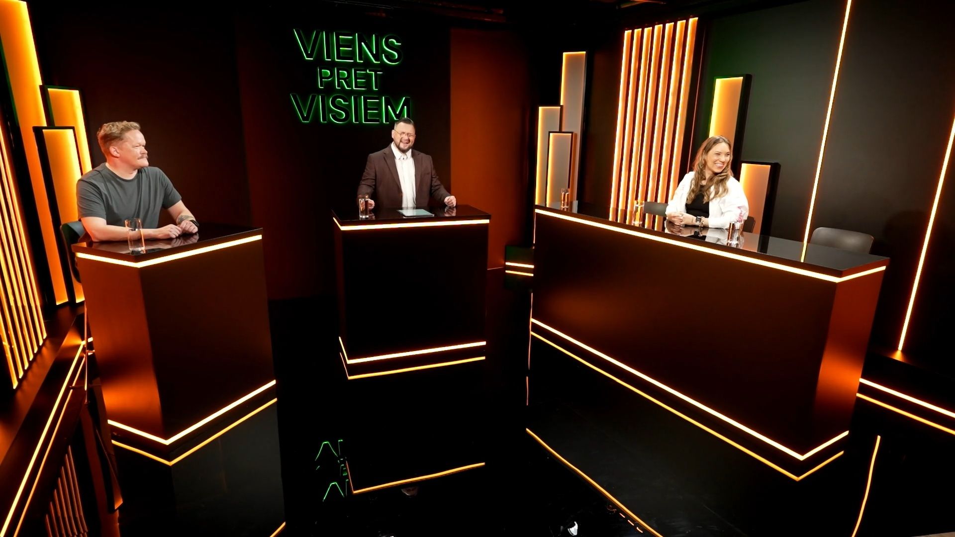 Viens pret visiem