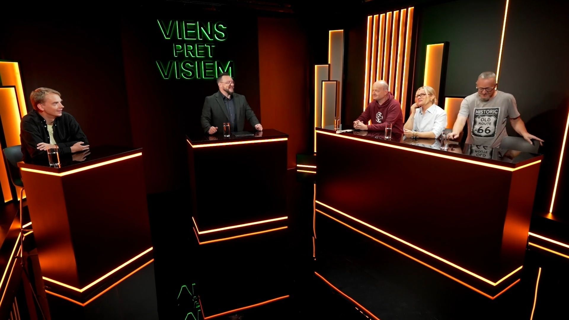 Viens pret visiem