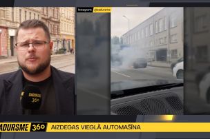 Dārzciema ielā brauciena laikā liesmās uzliesmo auto