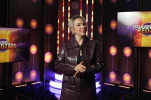 Ievai Sutugovai, iejūtoties Sabrinas Kārpenteres tēlā, jāmācās savaldīt savu balsi