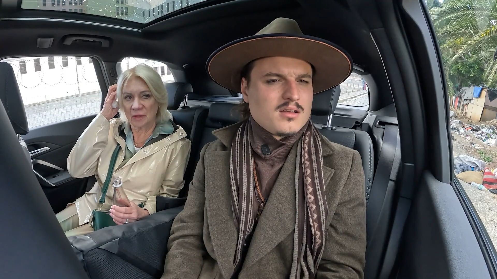 Četri uz koferiem
