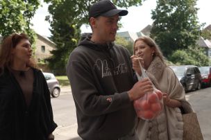 "Pacentīšos būt grūts viesis!" Edijam Piparam padomā salds atriebības plāns pie vakariņu galda Uģa Kuģa mājās