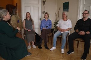 Šamaniskais rituāls Elīnas Bojarkinas mājās raisa neviennozīmīgu vakariņu viesu attieksmi