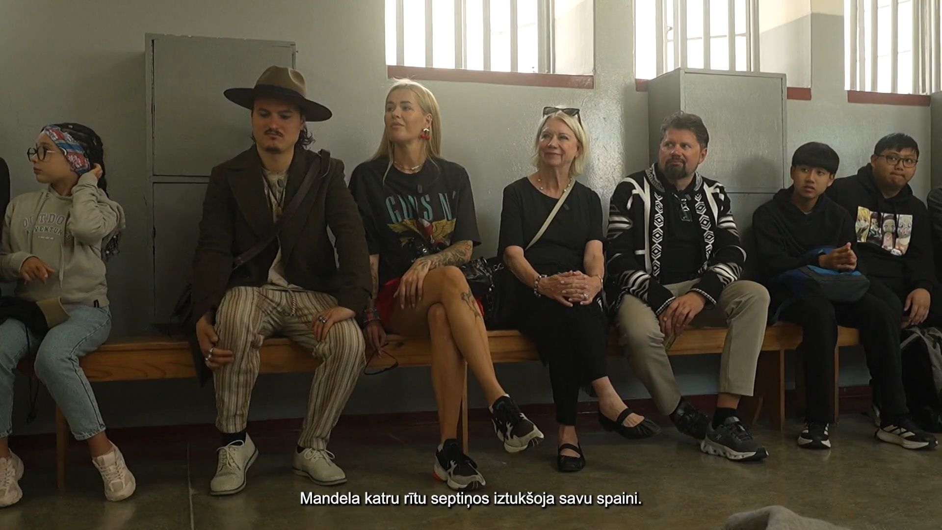 Četri uz koferiem