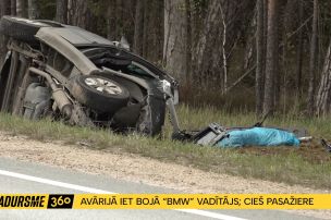 Traģēdija Kuldīgas pusē: “BMW” ietriecas kokā; iet bojā jauns vīrietis, pasažiere nogādāta slimnīcā