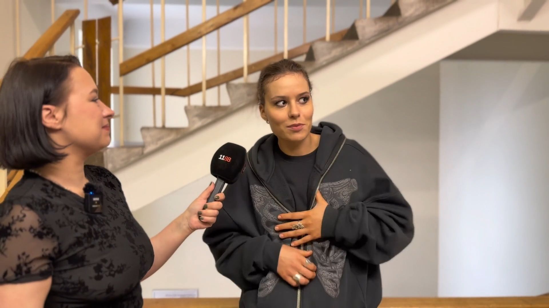 Mūziķe Krisy uzskata ,ka kritizēt ir jāmāk