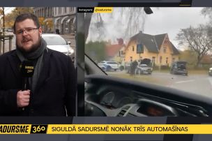 Trīs automašīnu sadursme Siguldā bloķē satiksmi krustojumā