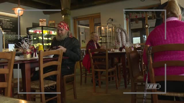 8 naži un gardēdis