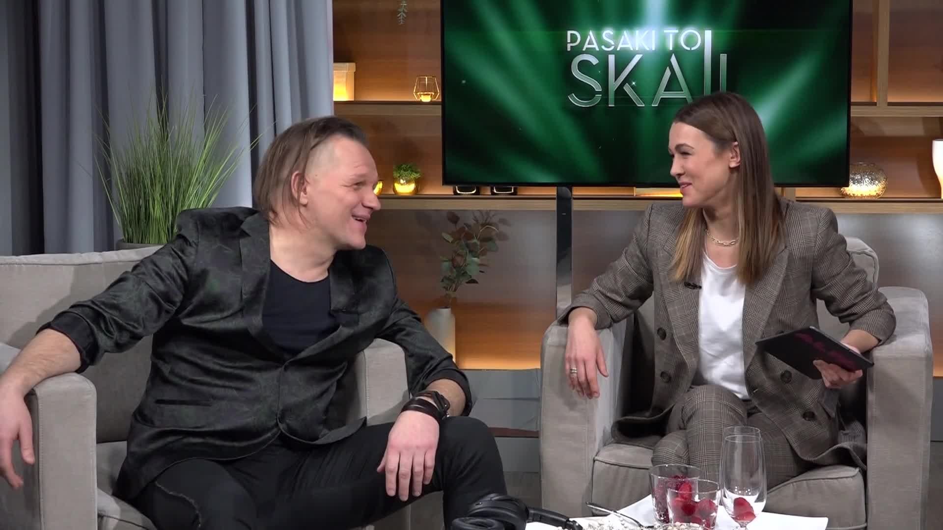 Pasaki to skaļi