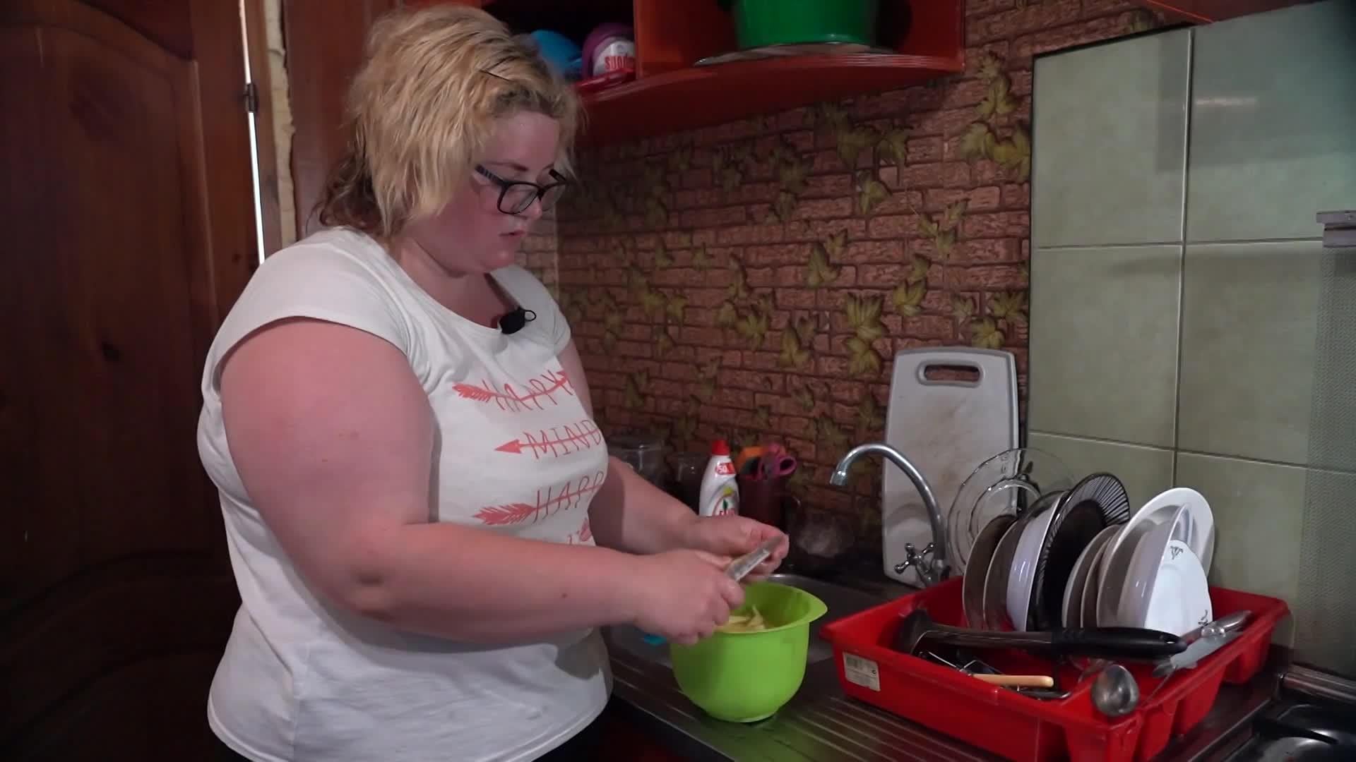 Caur ērkšķiem uz...