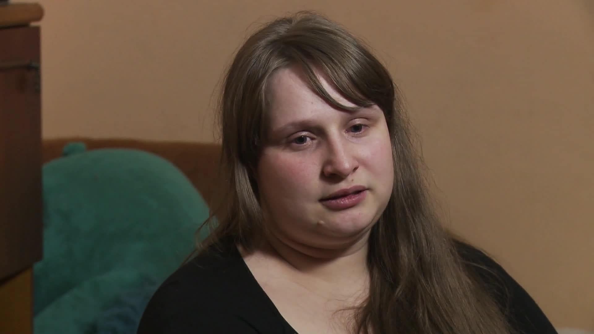 Caur ērkšķiem uz...