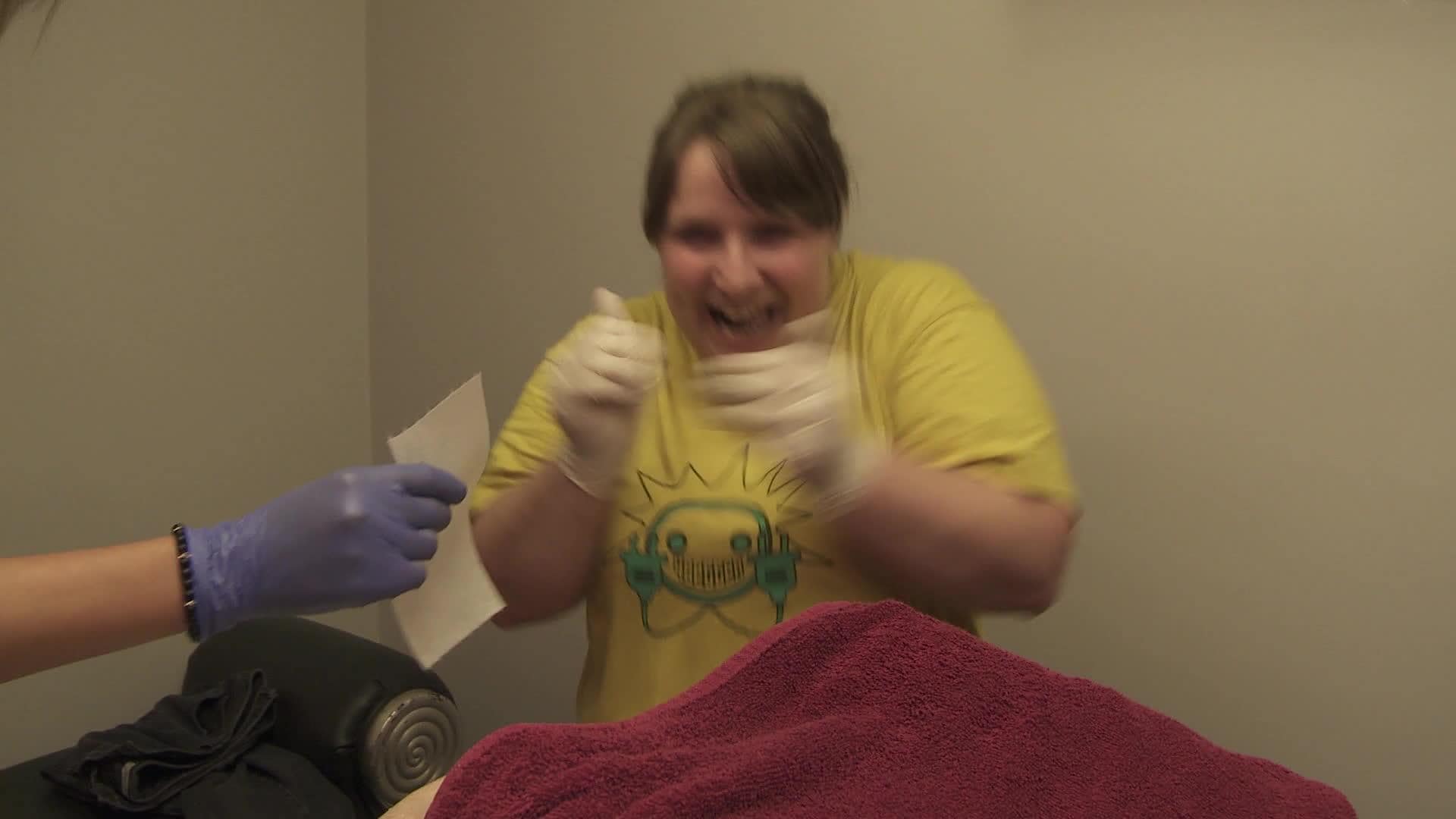 Caur ērkšķiem uz...