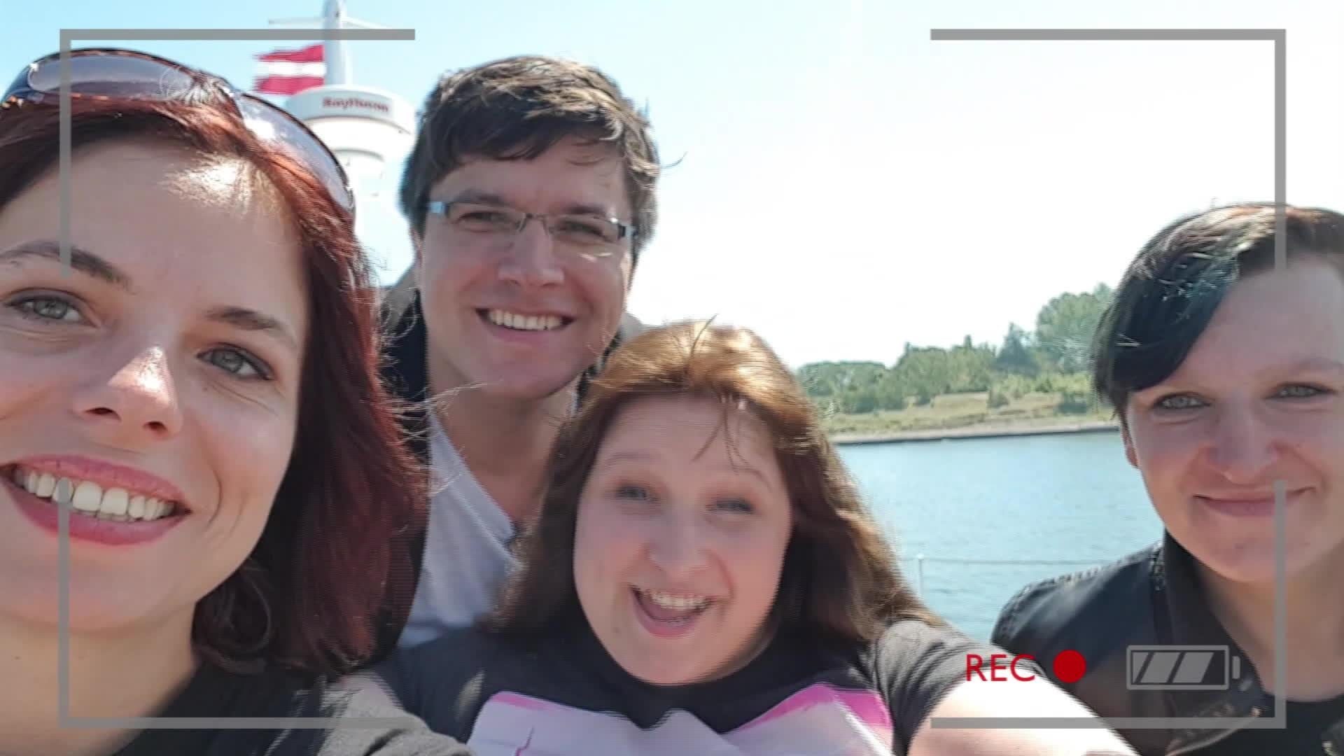 Caur ērkšķiem uz...