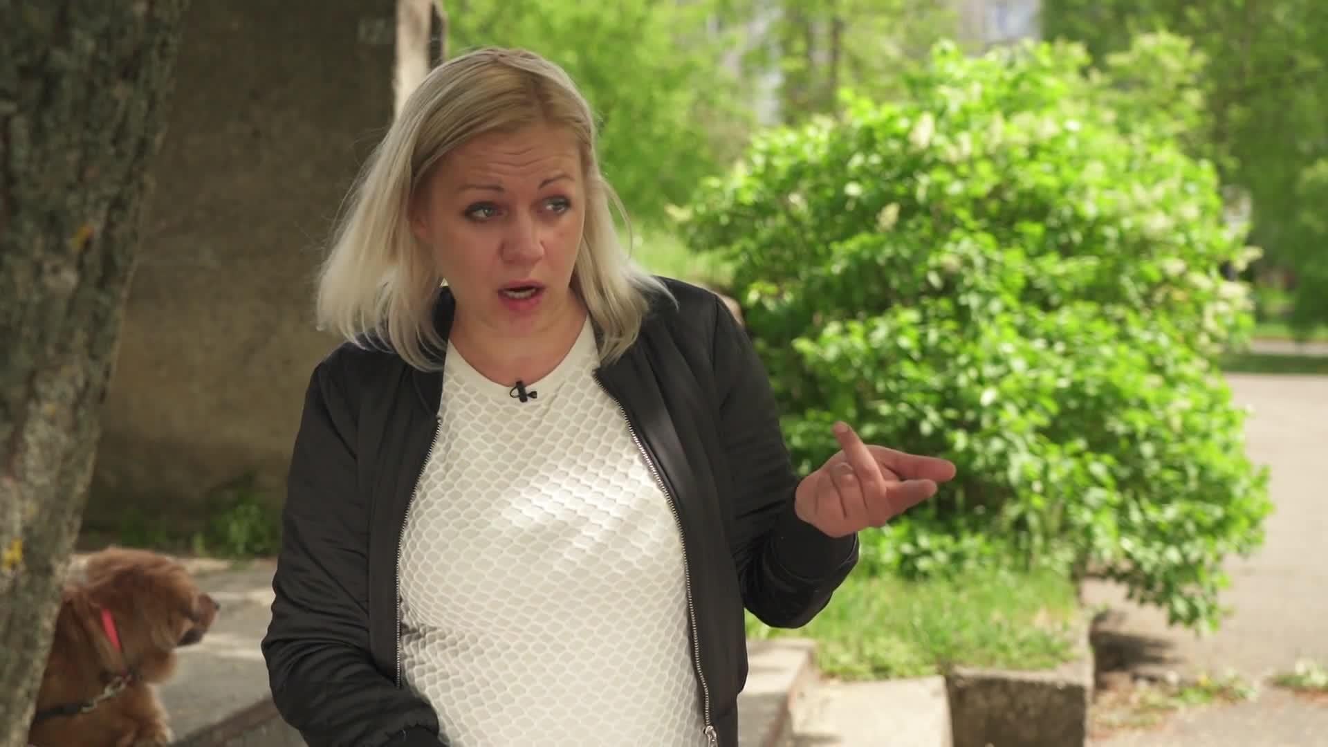 Caur ērkšķiem uz...