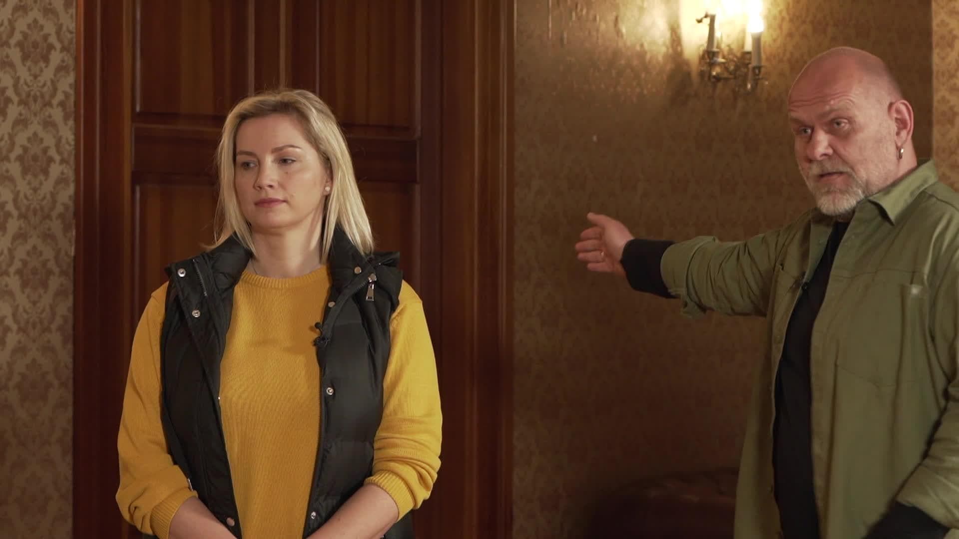 Caur ērkšķiem uz...