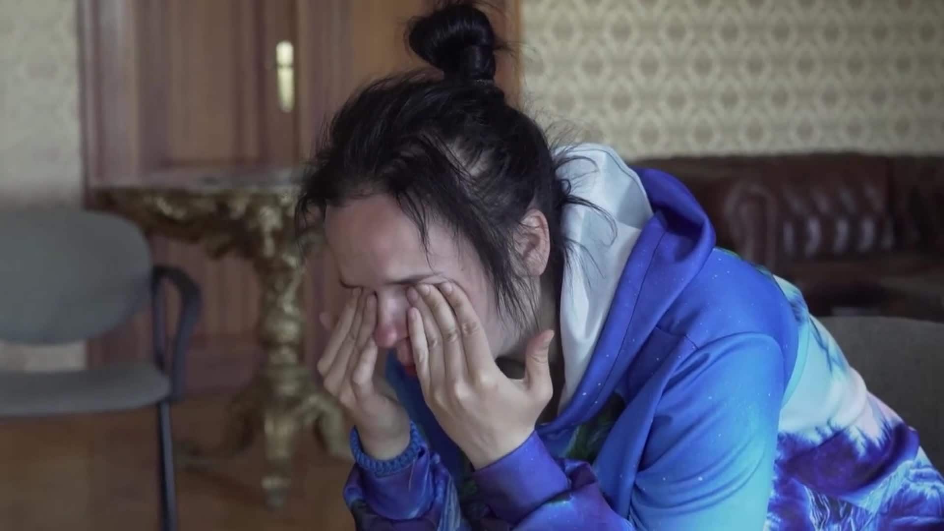 Caur ērkšķiem uz...