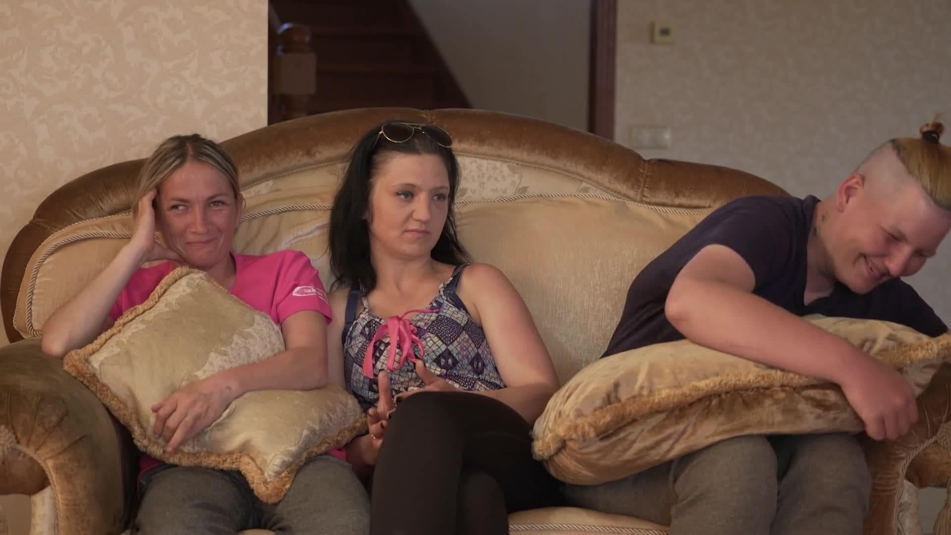 Caur ērkšķiem uz...