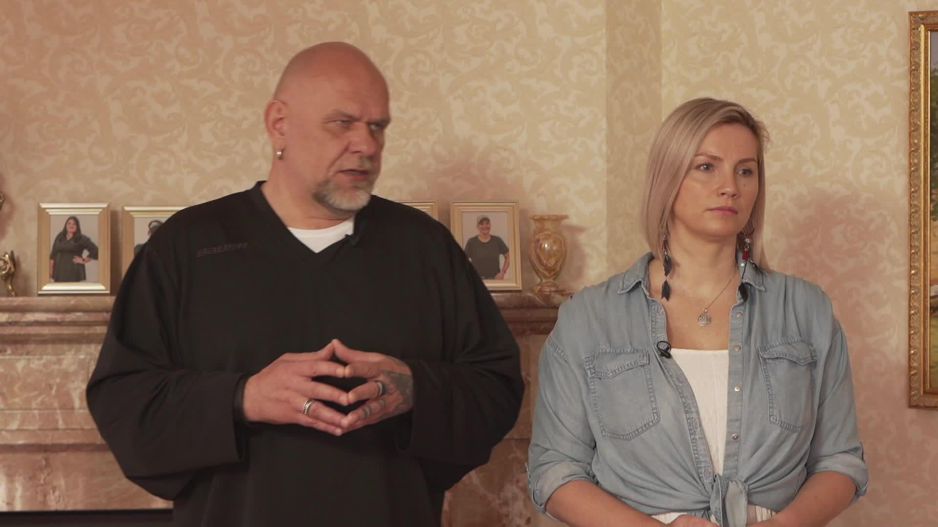 Caur ērkšķiem uz...