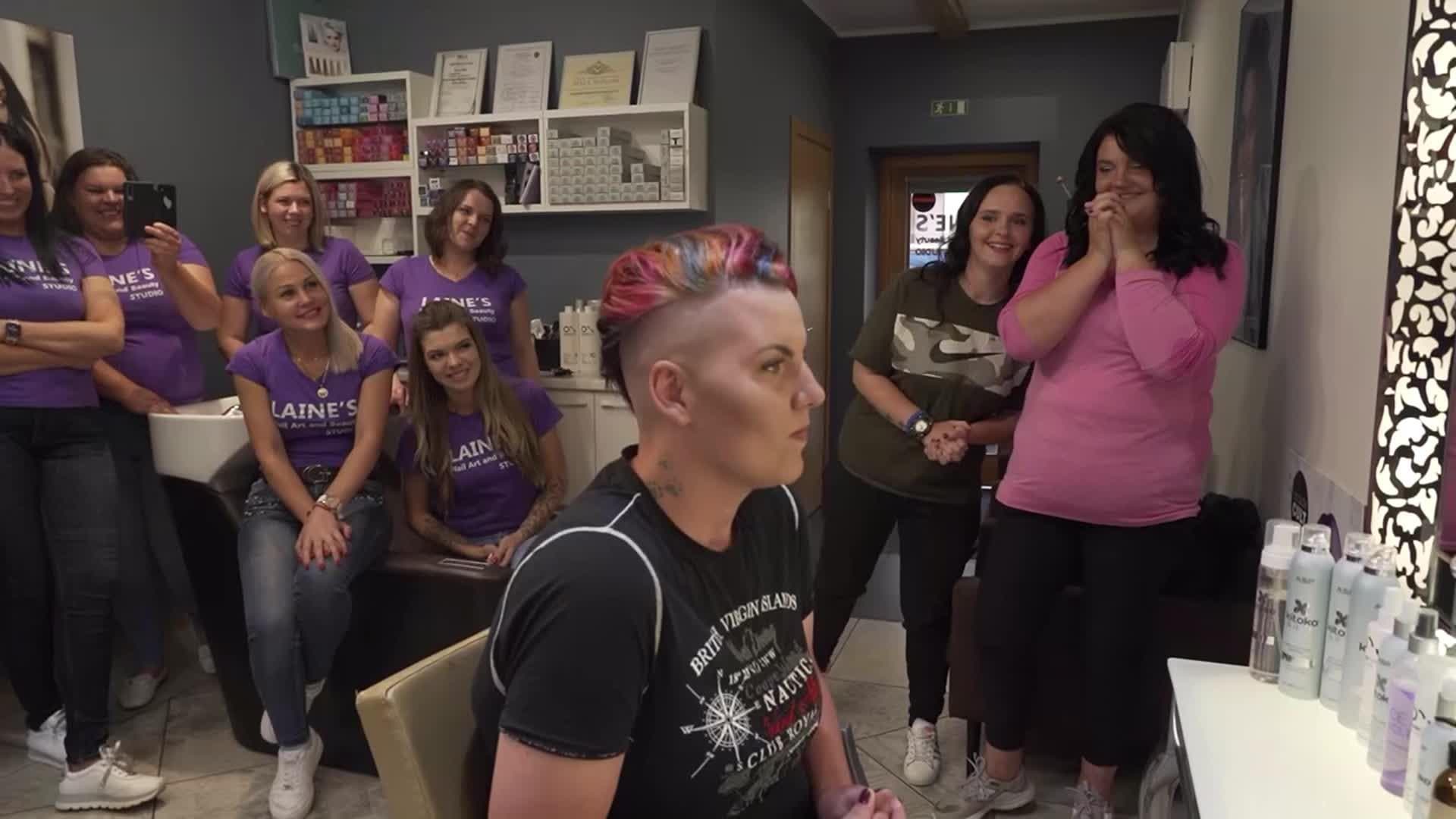 Caur ērkšķiem uz...