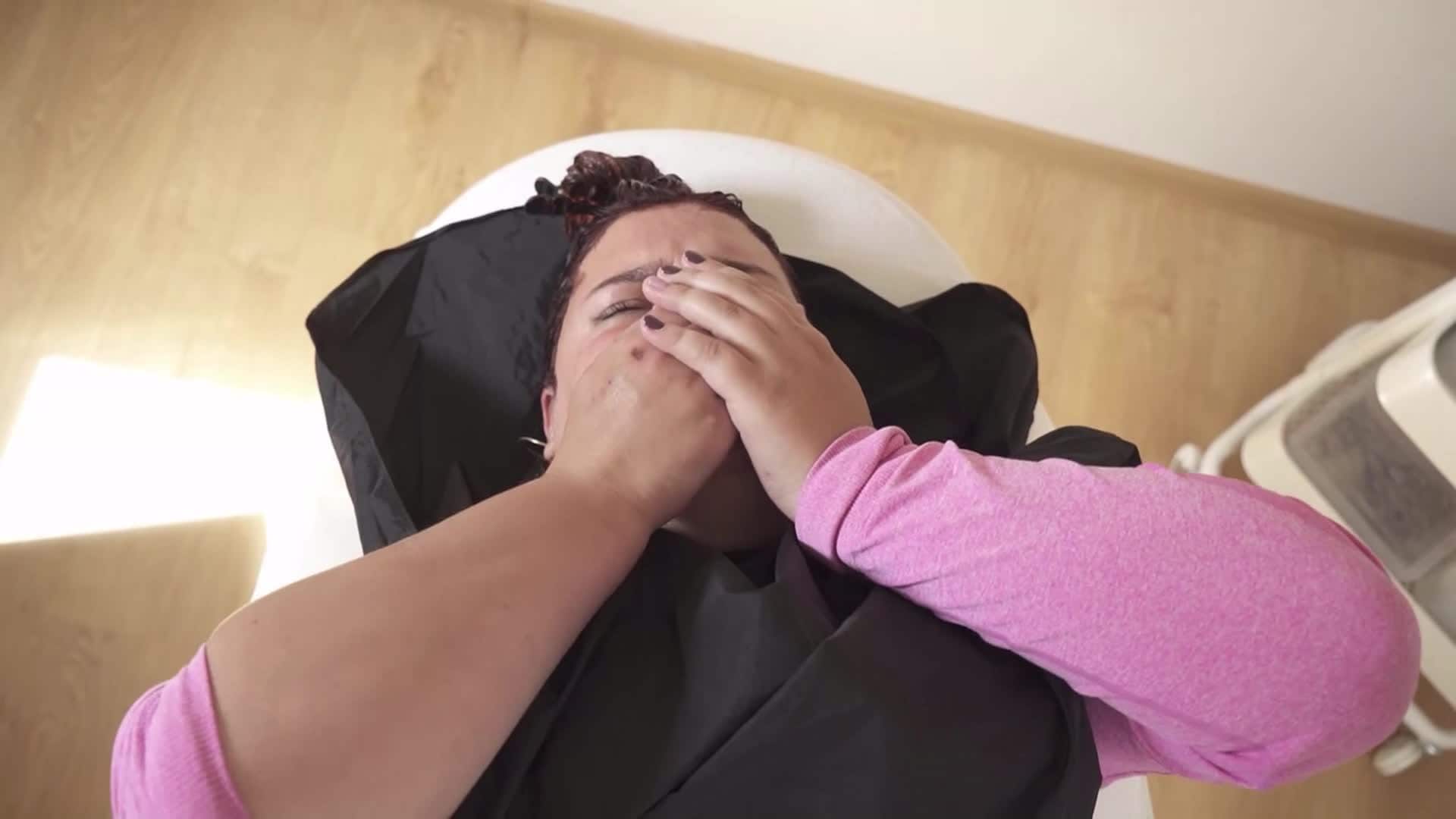 Caur ērkšķiem uz...