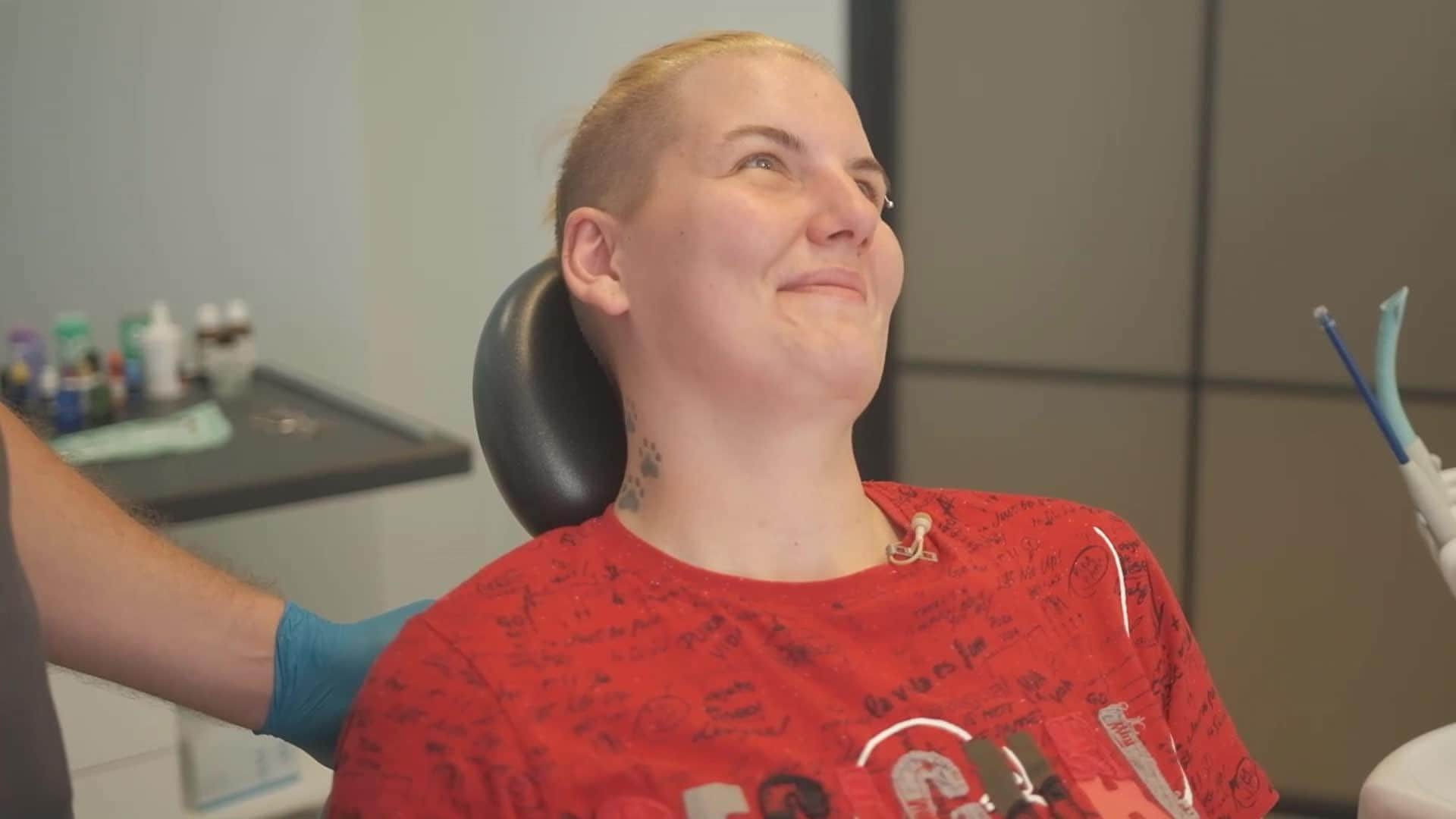 Caur ērkšķiem uz...