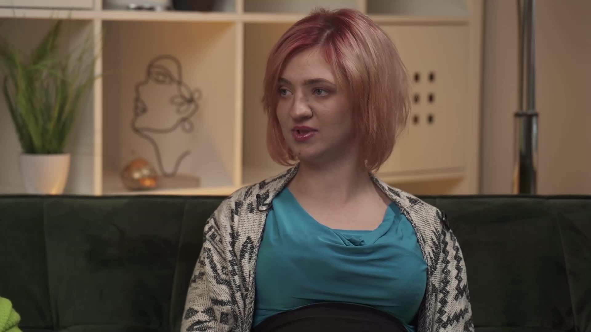 Caur ērkšķiem uz...