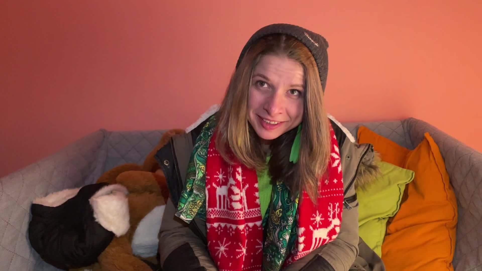 Caur ērkšķiem uz...