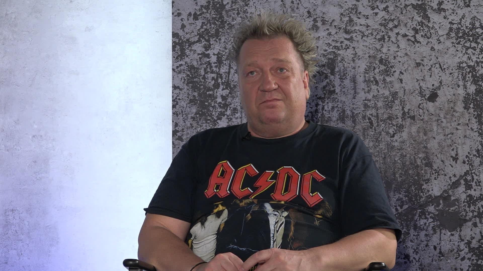 Kivičs. Tieši un atklāti