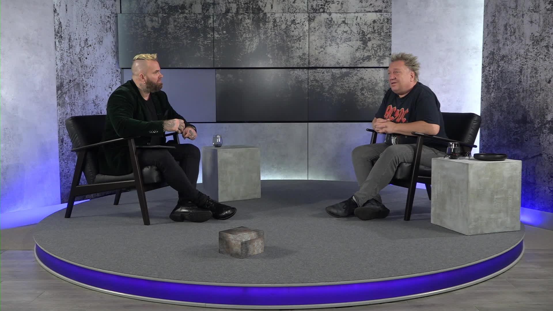 Kivičs. Tieši un atklāti