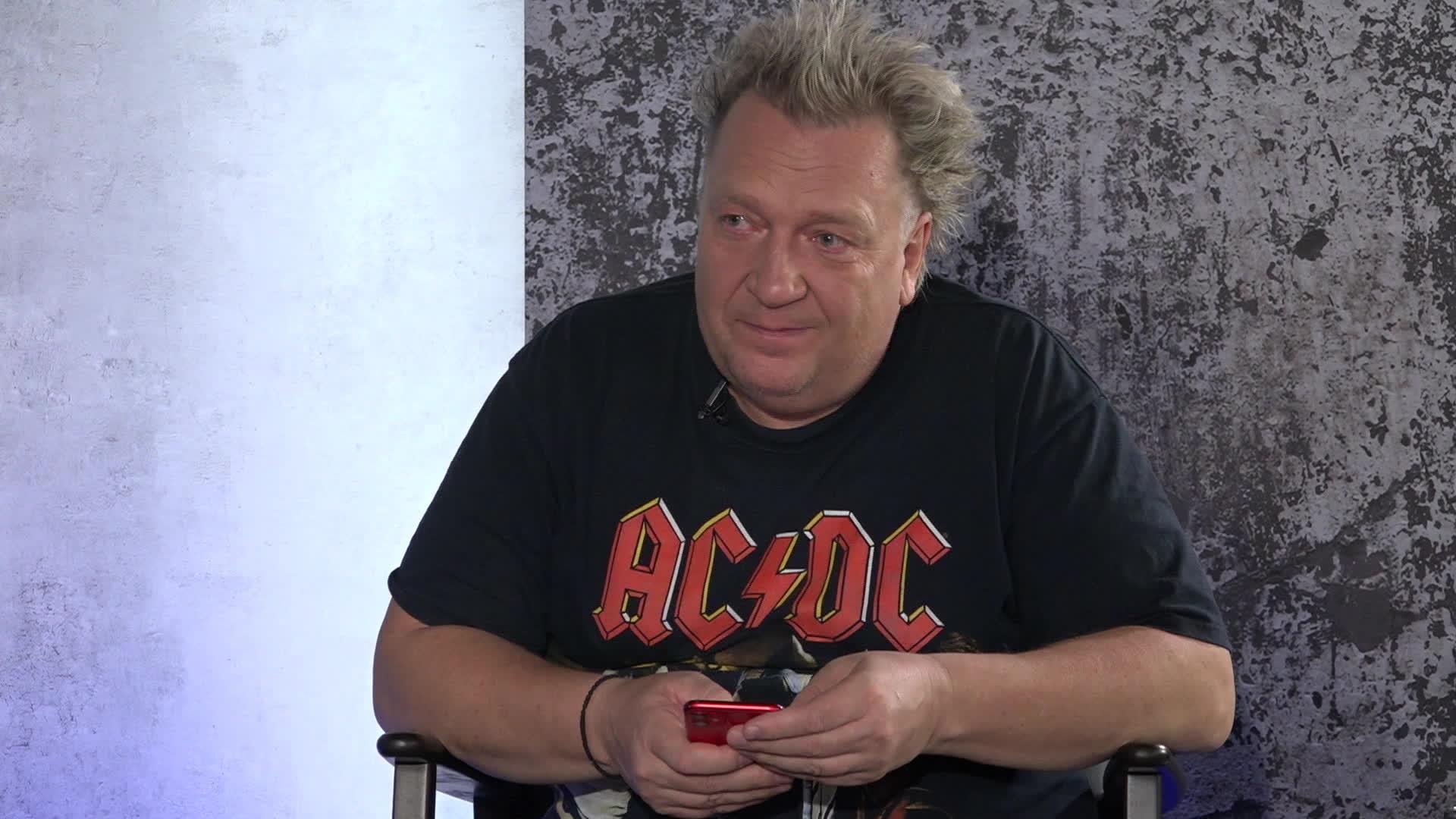 Kivičs. Tieši un atklāti