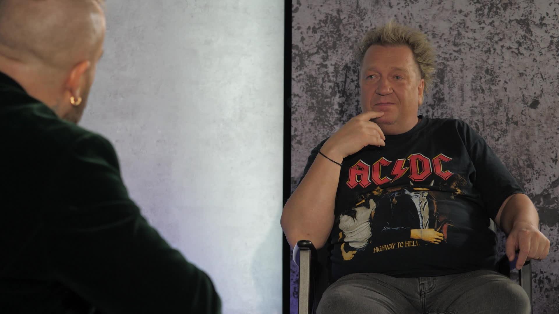 Kivičs. Tieši un atklāti