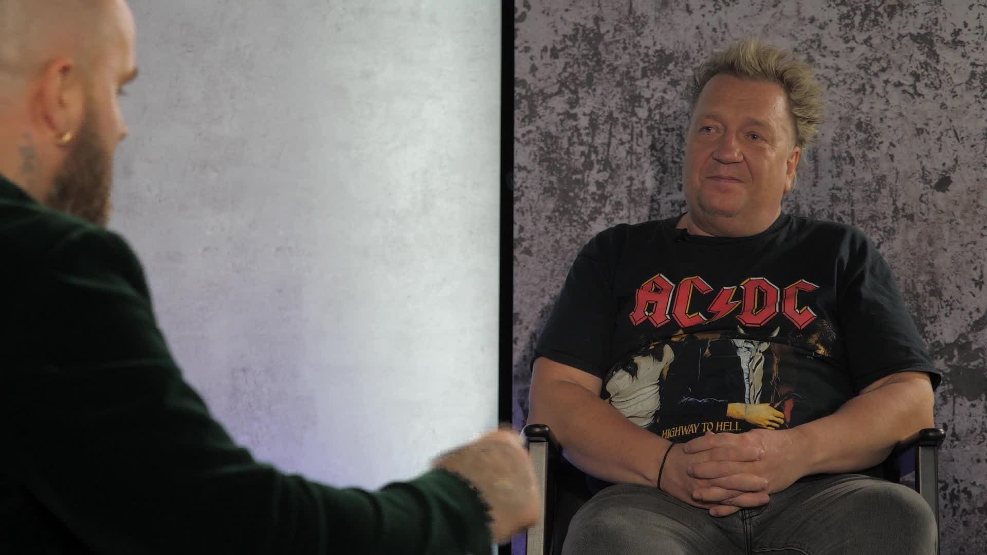 Kivičs. Tieši un atklāti