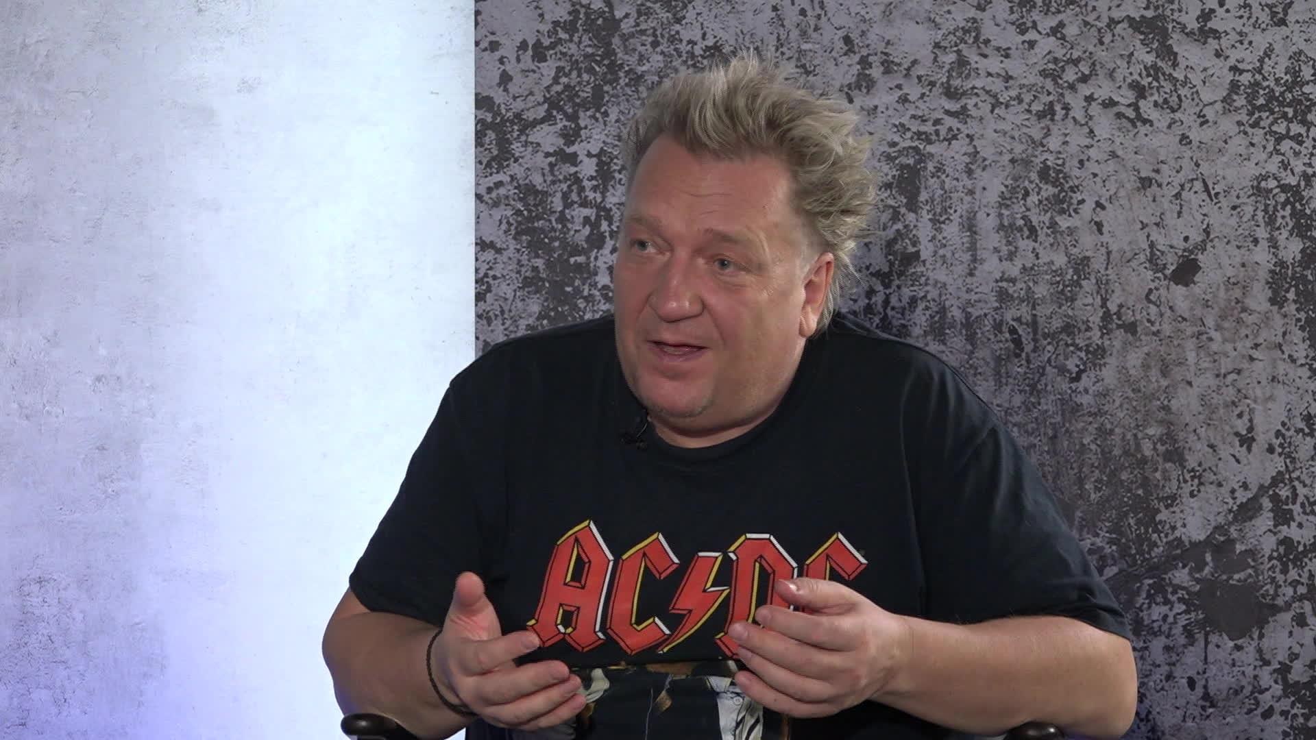 Kivičs. Tieši un atklāti