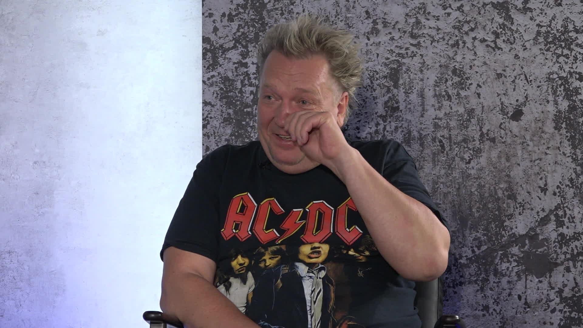 Kivičs. Tieši un atklāti