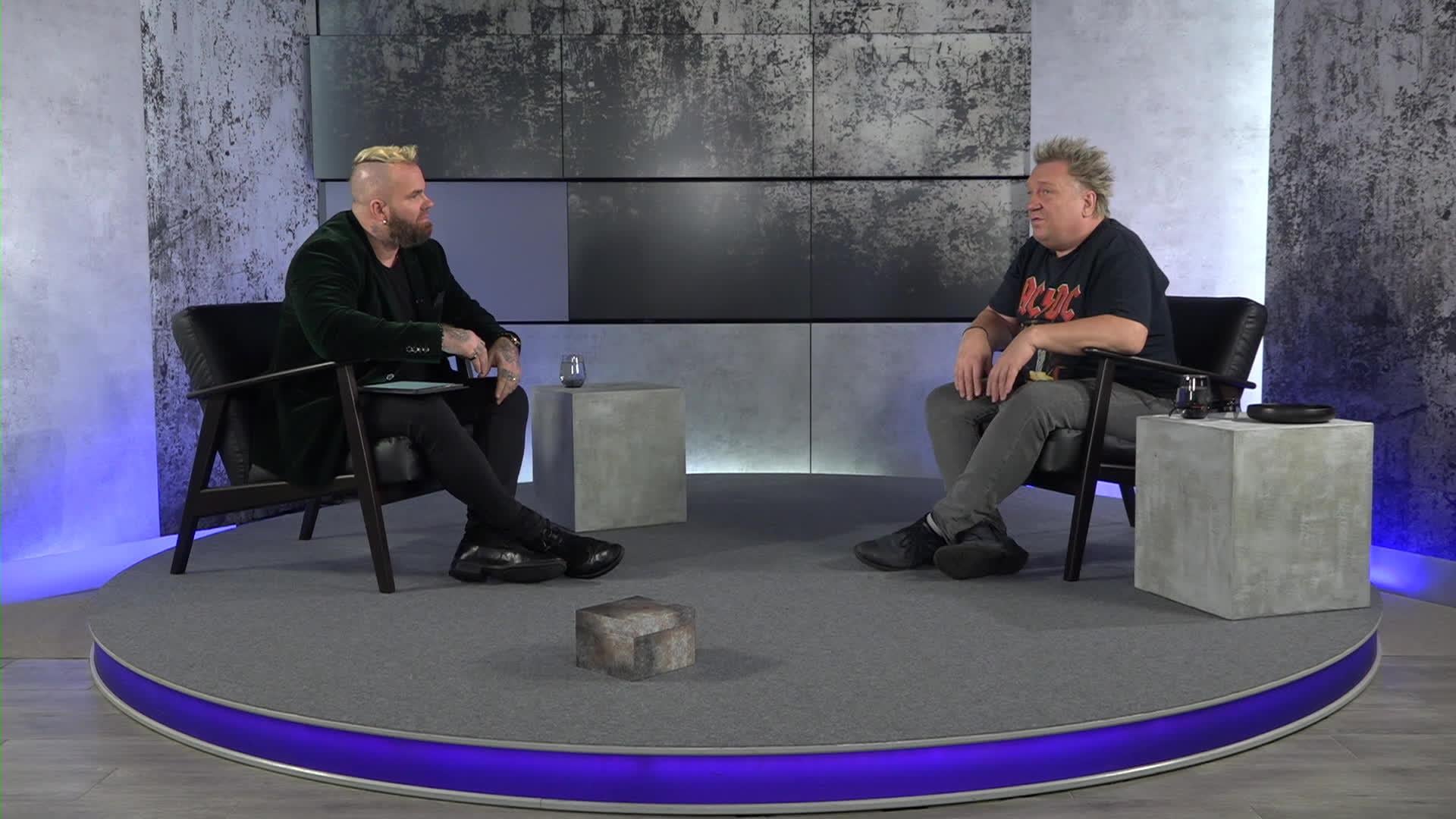 Kivičs. Tieši un atklāti