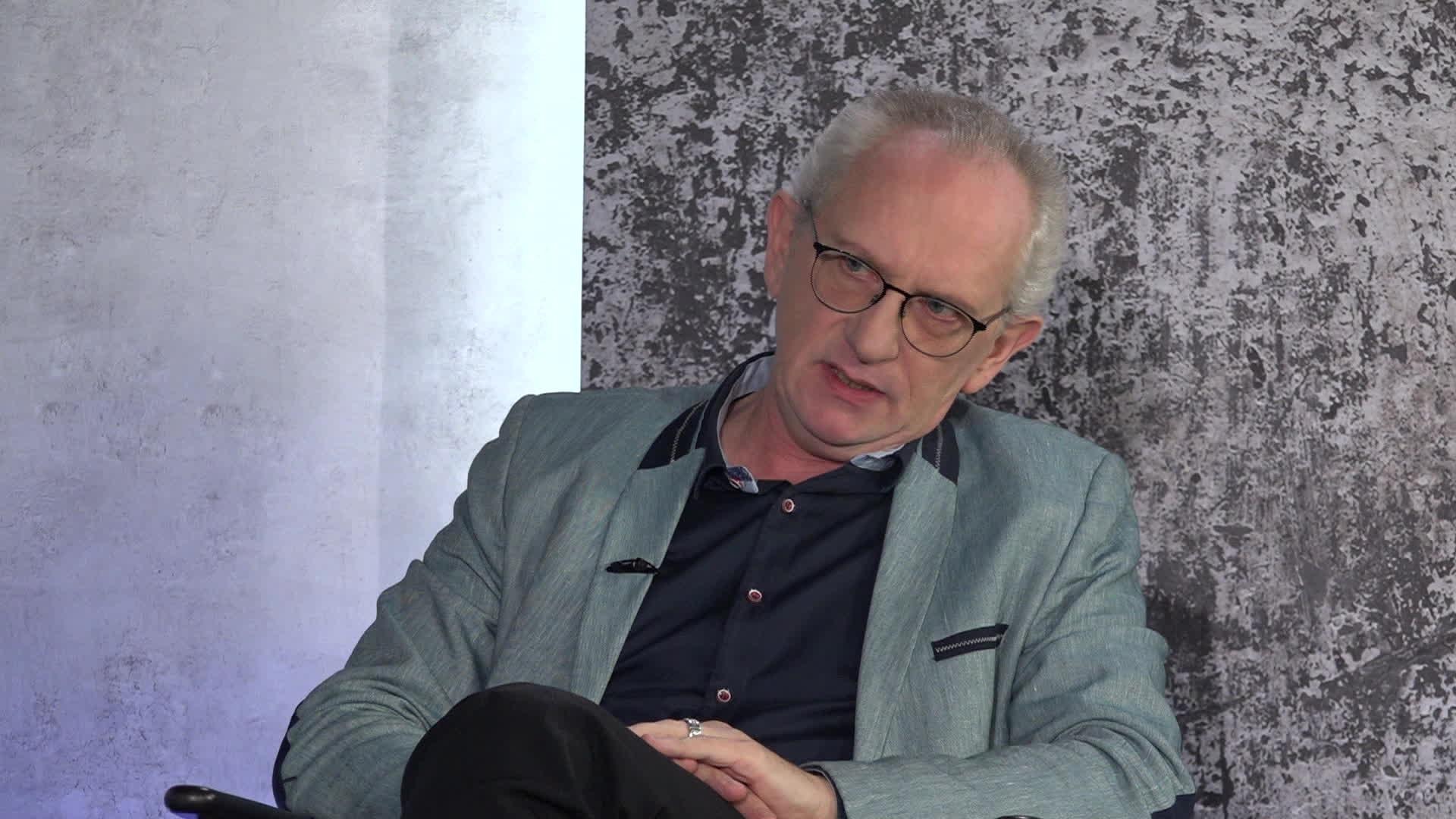 Kivičs. Tieši un atklāti