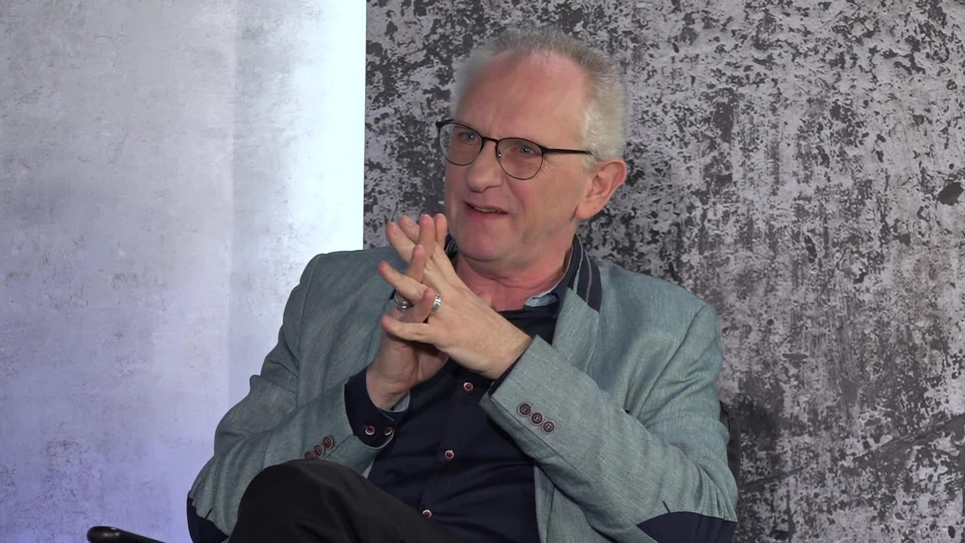 Kivičs. Tieši un atklāti