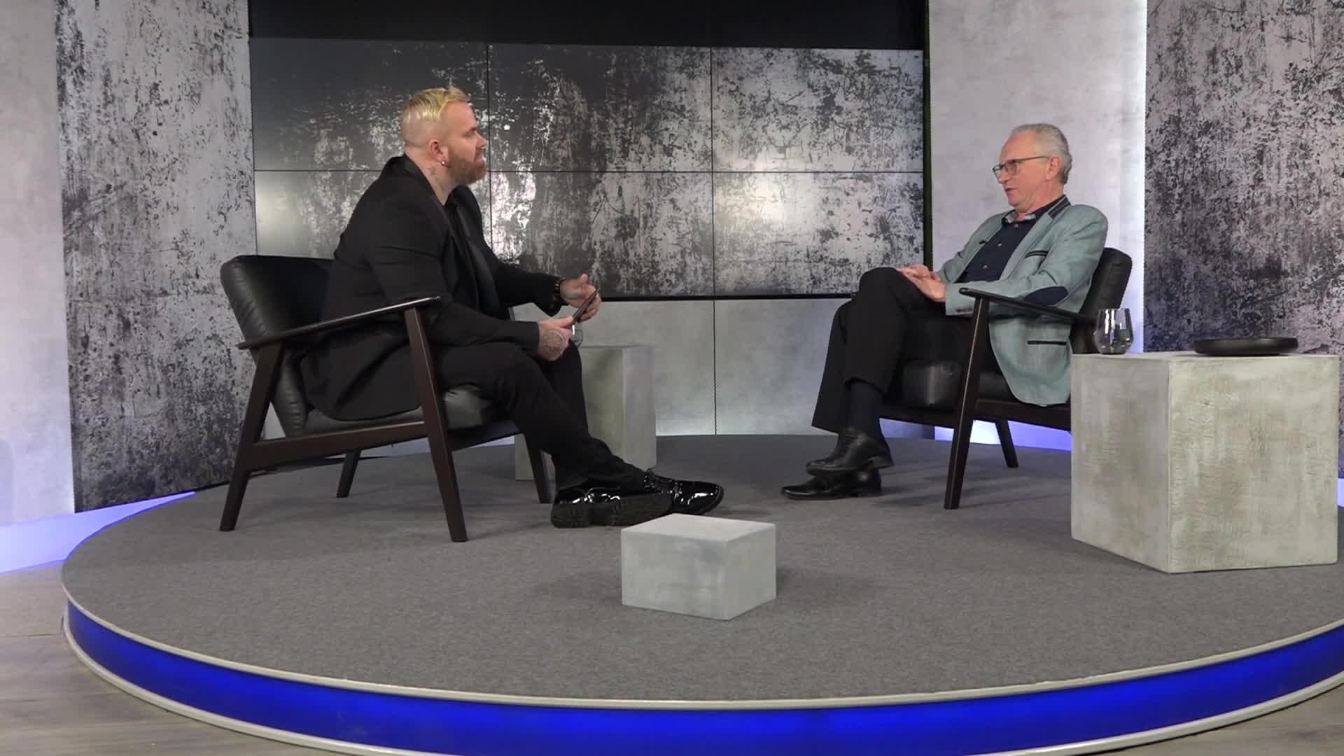 Kivičs. Tieši un atklāti