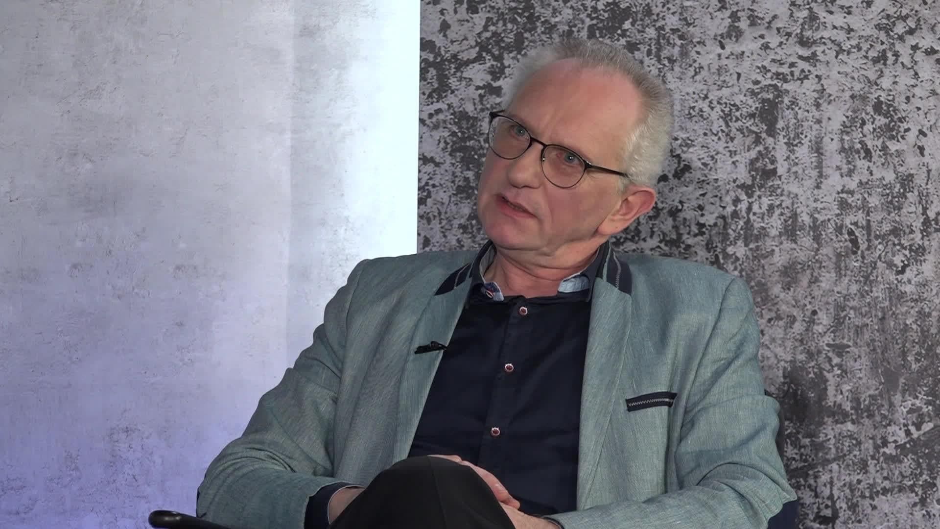 Kivičs. Tieši un atklāti