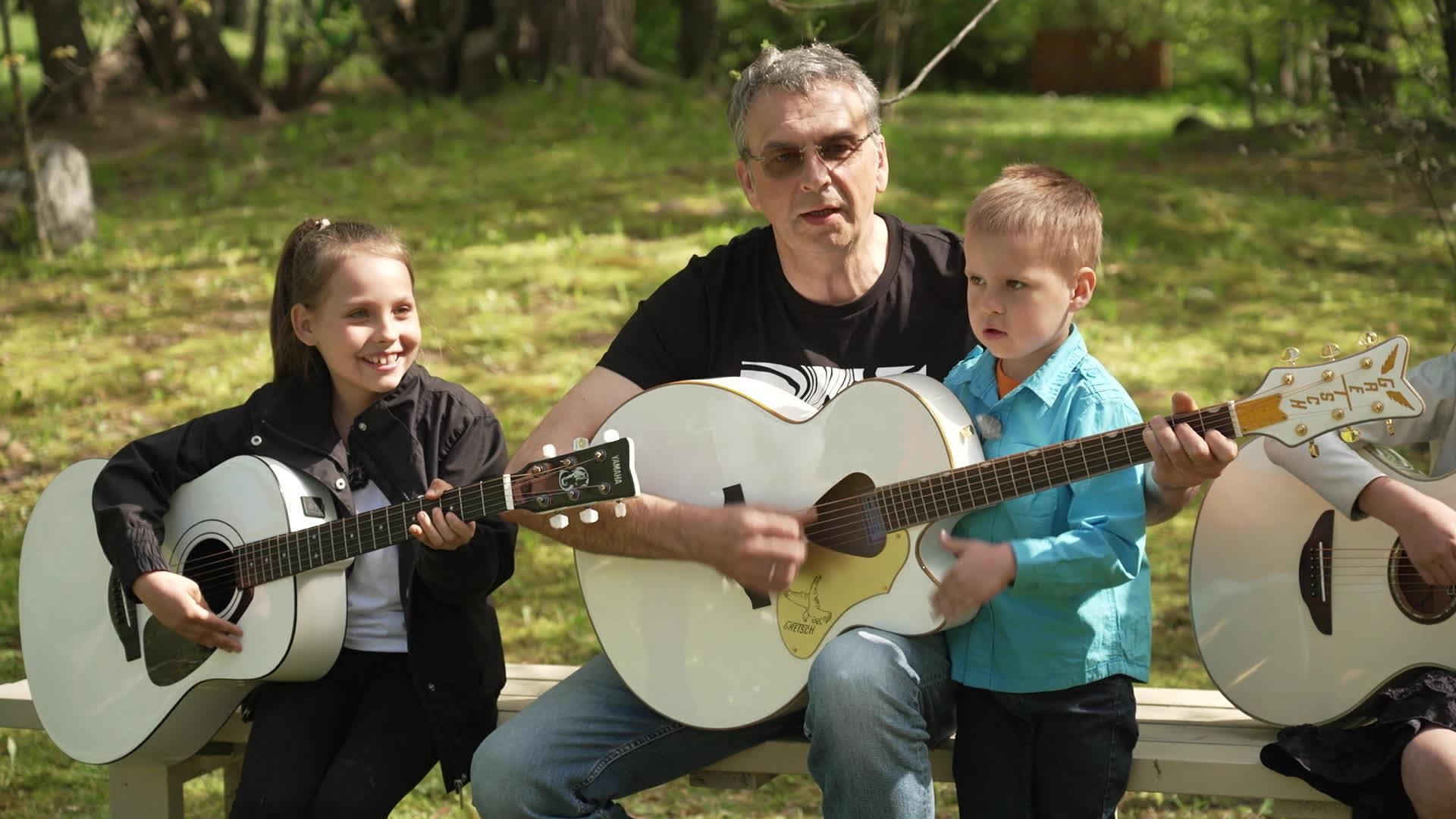 Vakariņš ar savējiem